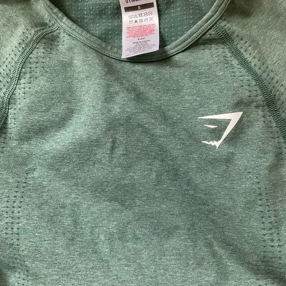 Gymshark Seamless Cropped Long sleeve Workout Top Size small - Picture 2 of 4